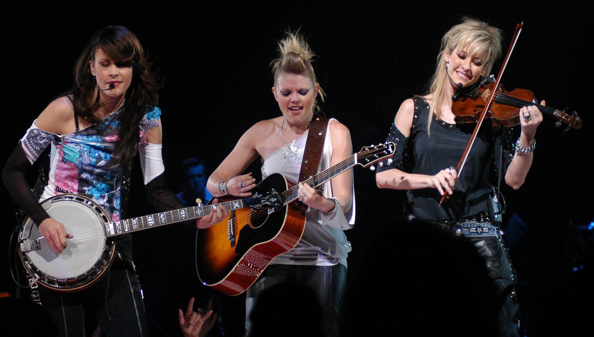 Aksi memukau Dixie Chicks dalam sebuah konser mereka